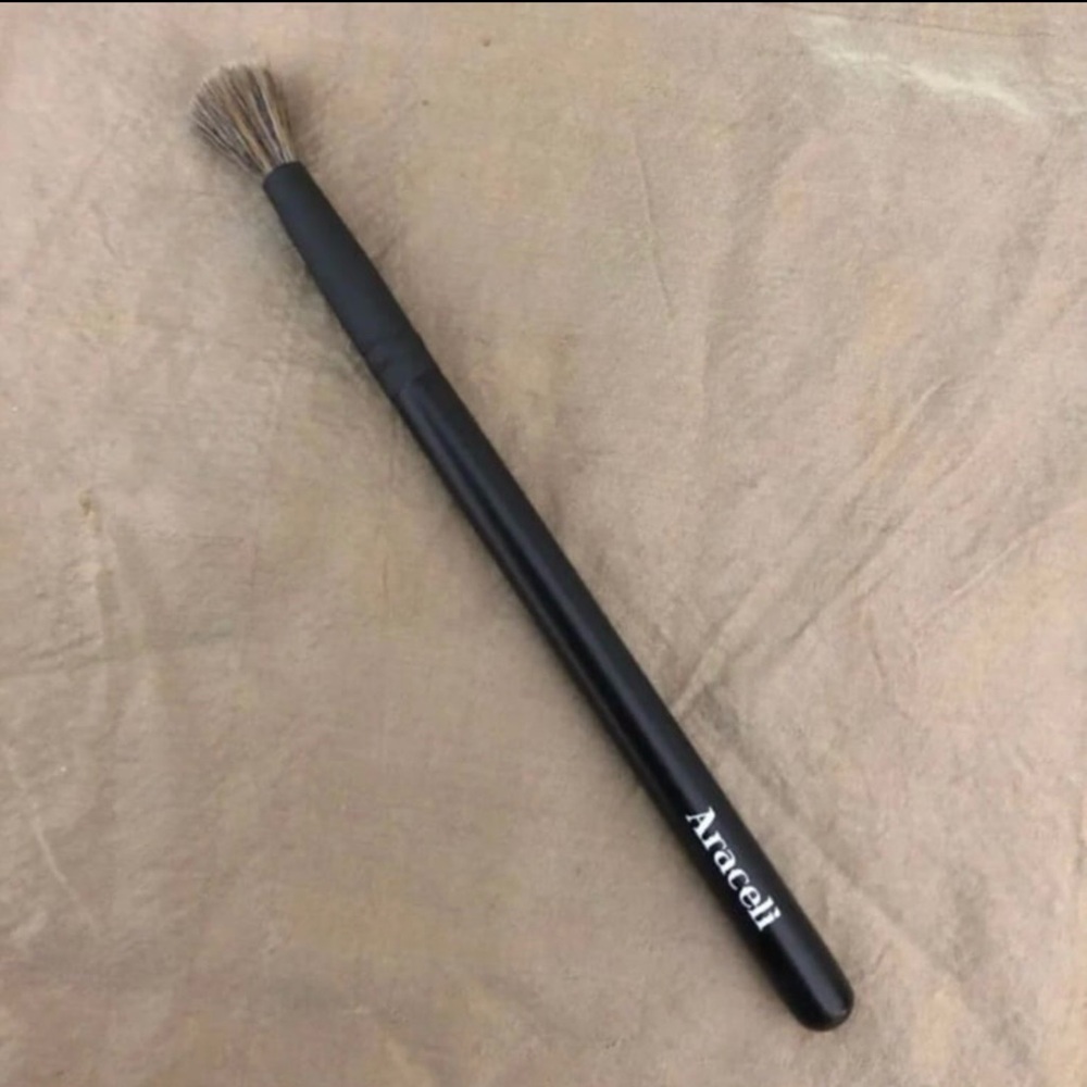 Araceli grande blending brush